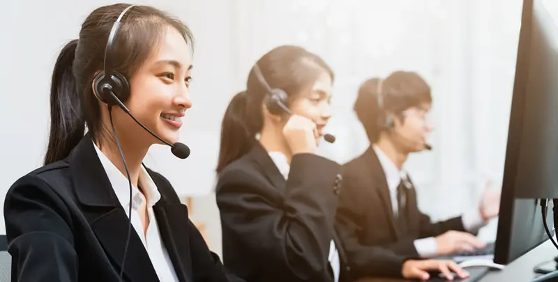 Online live chat customer support for international freight forwarding service